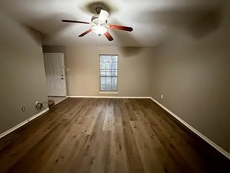 2 bed, 1.5 bath, $1,200 — Photo 3