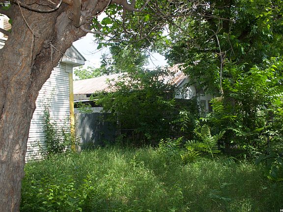 5th image of 601 N Chupaderas