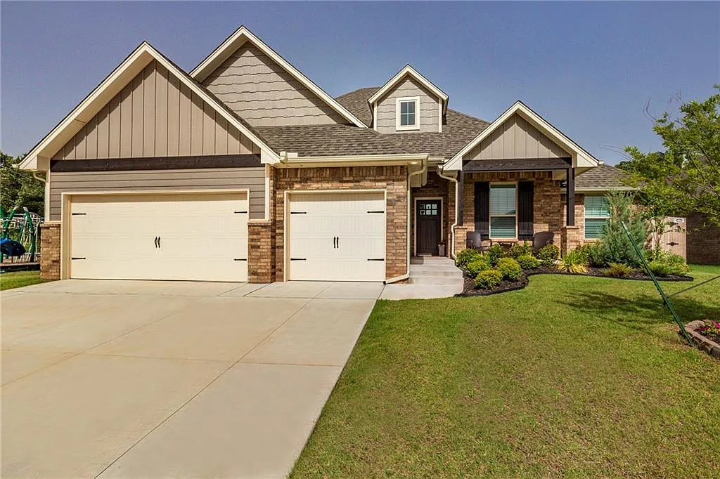4 bed, 2.0 bath, 1846 sqft, $2,395 — Photo 1
