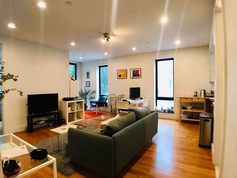 1st image of 209 Quincy St #3R