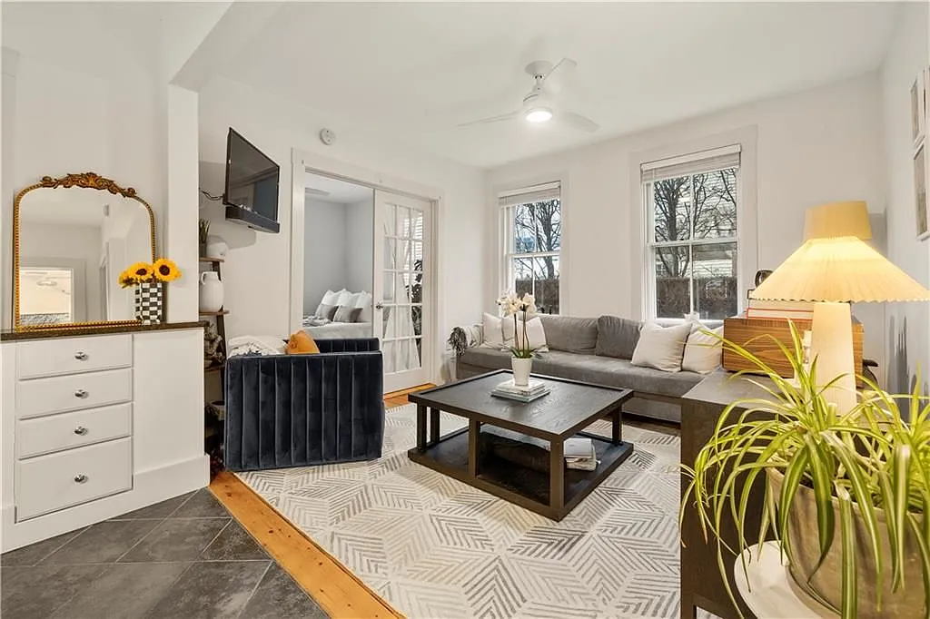 2 bed, 1.0 bath, 814 sqft, $2,800 — Photo 1