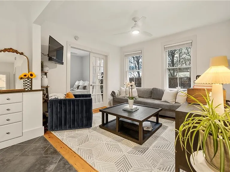 33 Marsh St — Photo 1