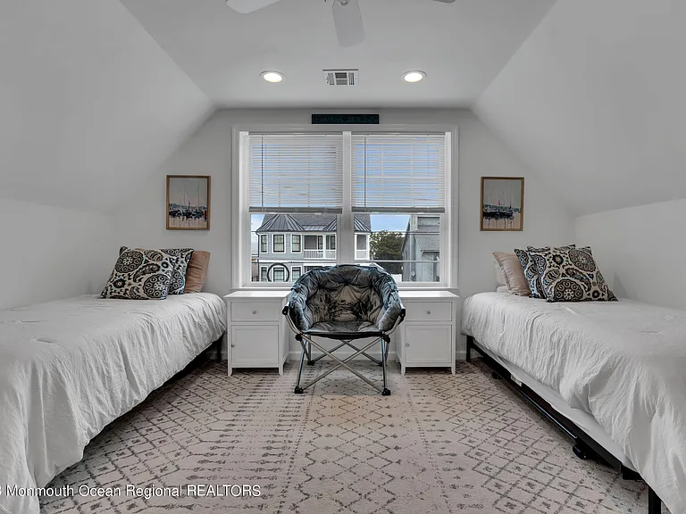 24 Virginia Ave — Photo 19