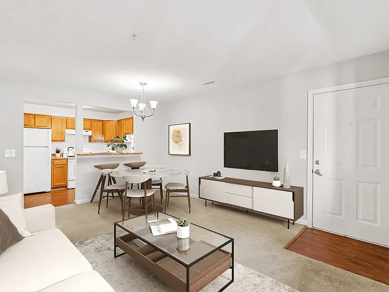 South Main Commons Apartments — Photo 18