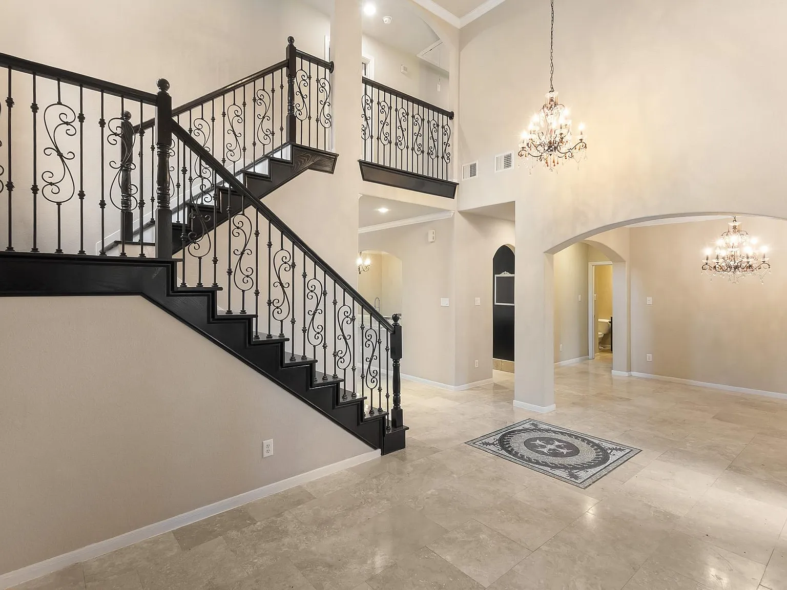 4 bed, 3.0 bath, 2683 sqft, $2,999 — Photo 3