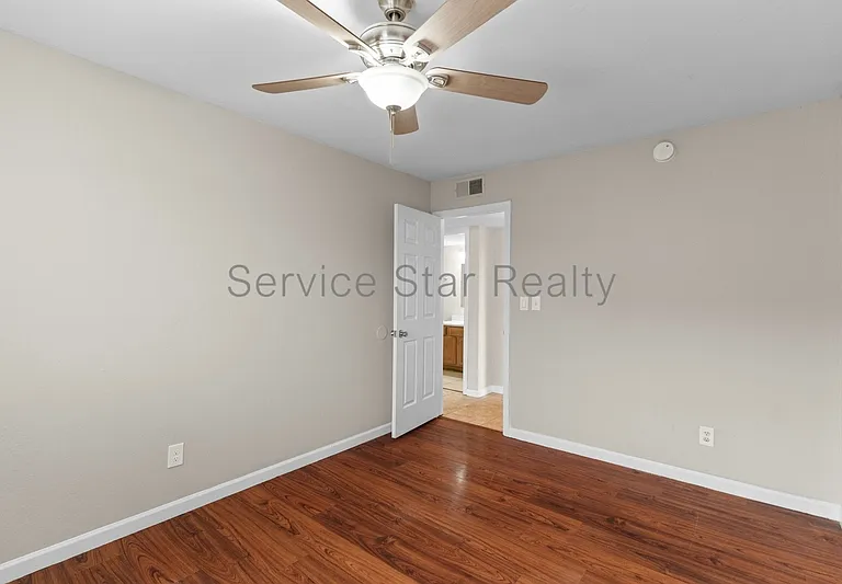 16602 N 25th St #109 — Photo 10