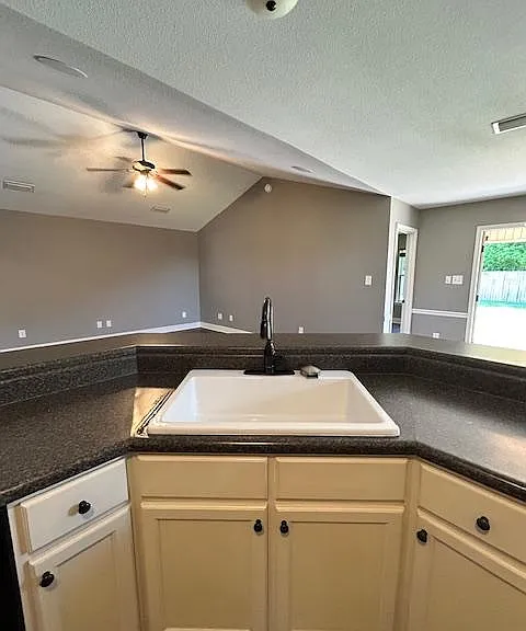 1362 Majesty Loop — Photo 6