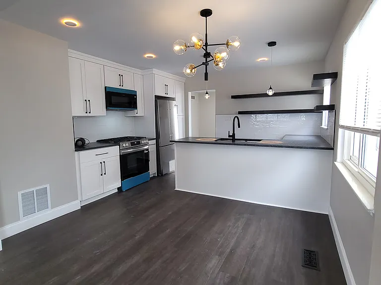 23092 Pilgrim Ave — Photo 8