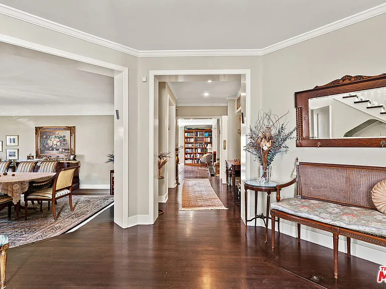 401 N McCadden Pl — Photo 3