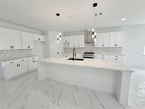 4 bed, 2.5 bath, 2280 sqft, $2,000 — Photo 3
