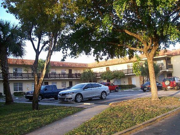 2nd image of 1337 S Dixie Hwy APT 520