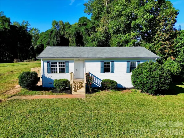 2130 Haven Cir SE, Lenoir, NC 28645