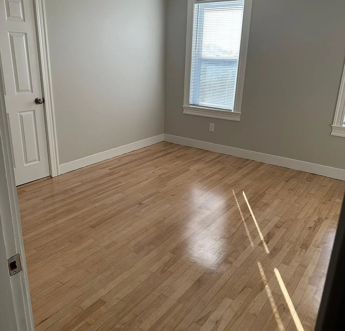 122 Ingleside Avenue - 3 — Photo 2