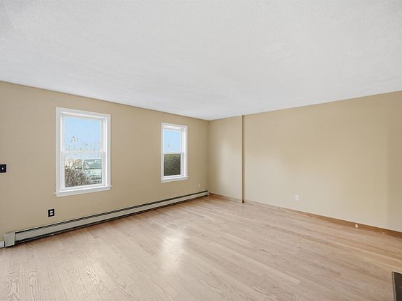 3rd image of 20 Tanglewood Drive