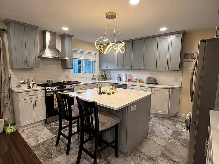 28 Peachtree Ln — Photo 8