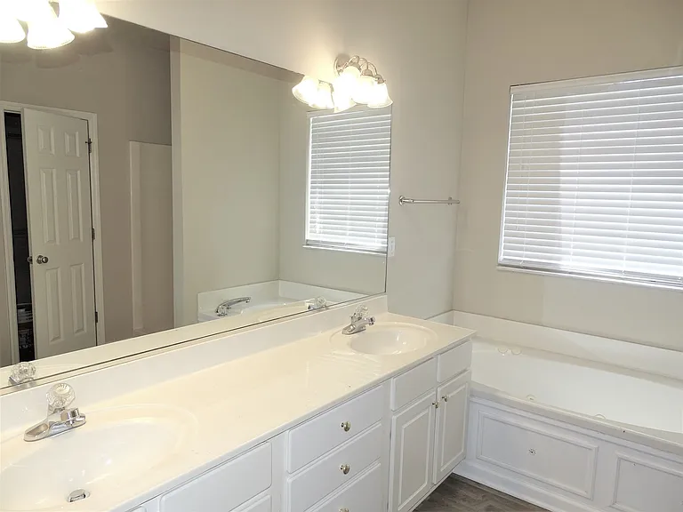 8518 Lawnpark Dr — Photo 8