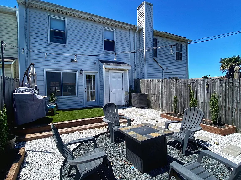 1657 Fairfax Dr — Photo 11