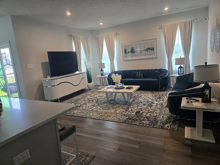 2056 Codaz Way — Photo 3