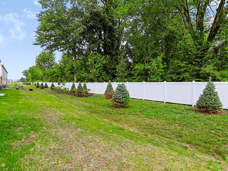 406 Monarch Ln — Photo 37