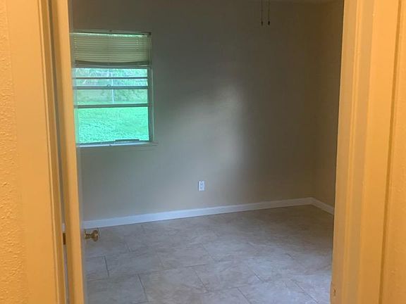 4th image of 111 Carothers St