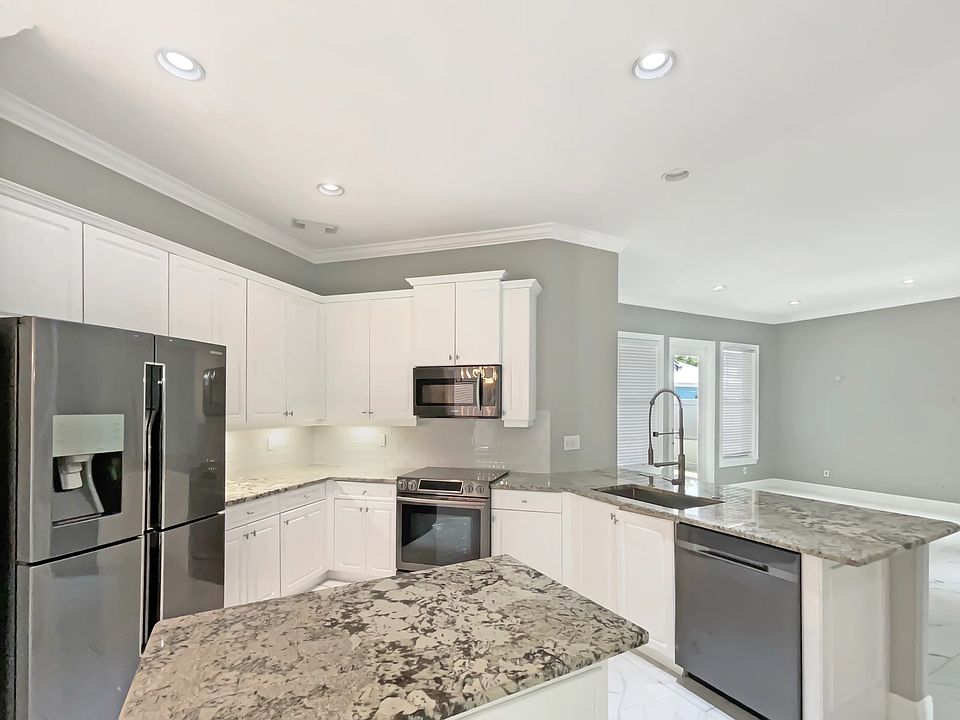 2nd image of 10610 SW Westlawn Blvd #2