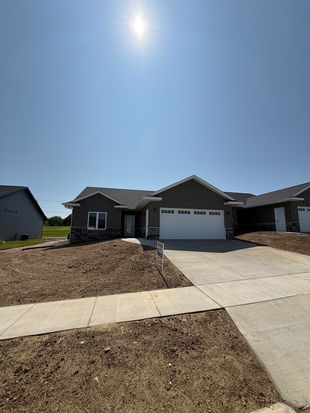 3532 Wagon Wheel Ln, Dubuque, IA 52002