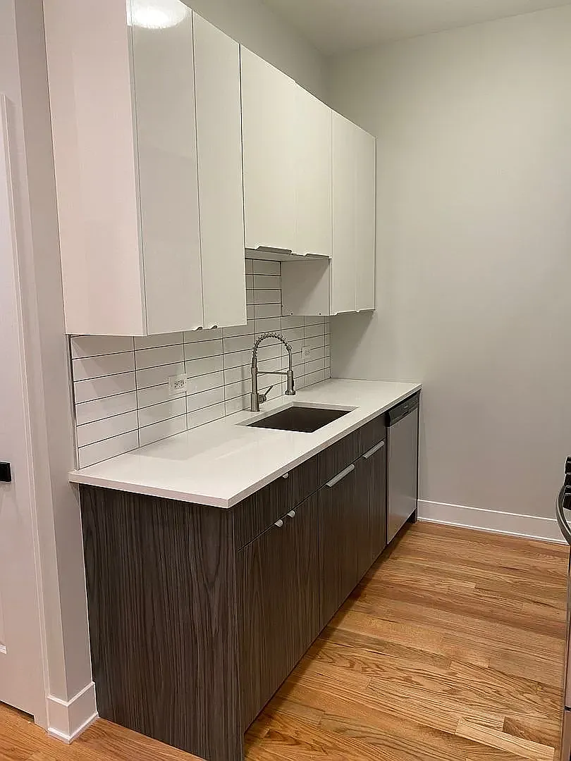 Building Photo - 2719 W 24th St #1M