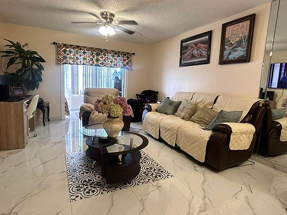 4th image of 300 NE 26th Avenue #113