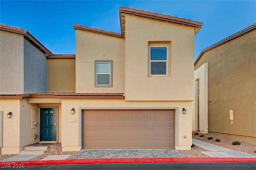 3 bed, 2.0 bath, 1426 sqft, $2,040 — Photo 1