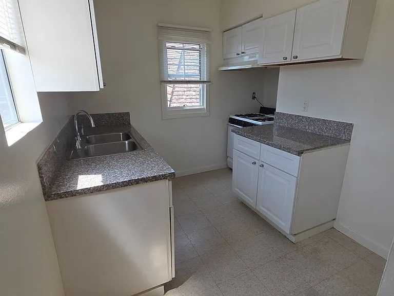828 S Glendale Ave #15 — Photo 2