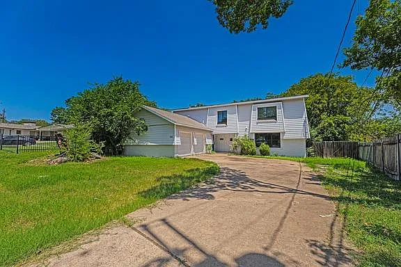 3 bed, 1.5 bath, 2116 sqft, $1,900 — Photo 3