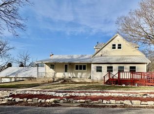 236 W Oak St, Waterville, KS 66548