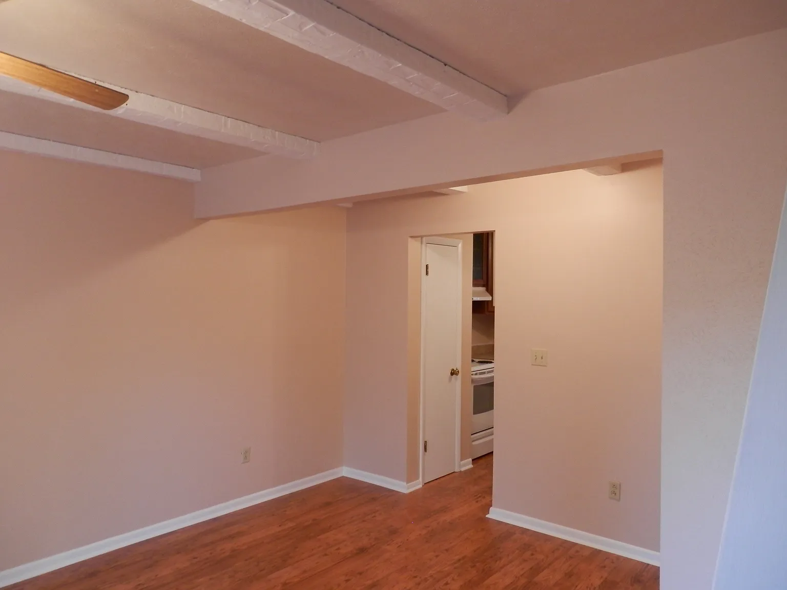 2 bed, 896 sqft, $900 — Photo 2