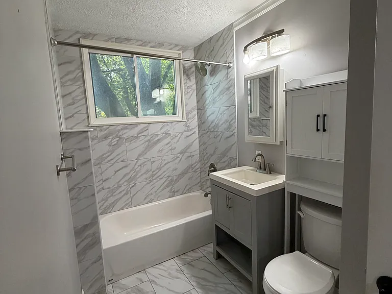 513 W 44th St #1 — Photo 10