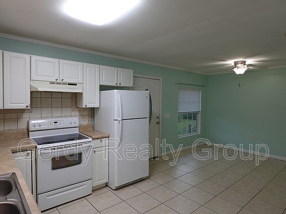3rd image of 3145B Redbud Ln