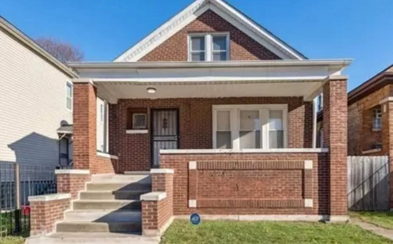 8423 S Colfax Ave — Photo 1