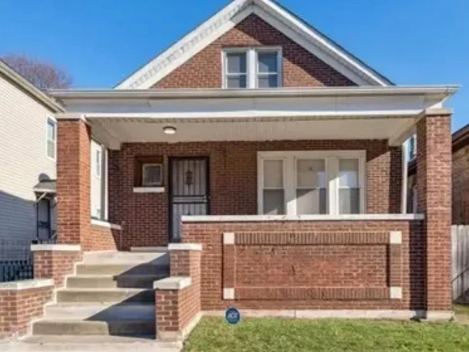 8423 S Colfax Ave