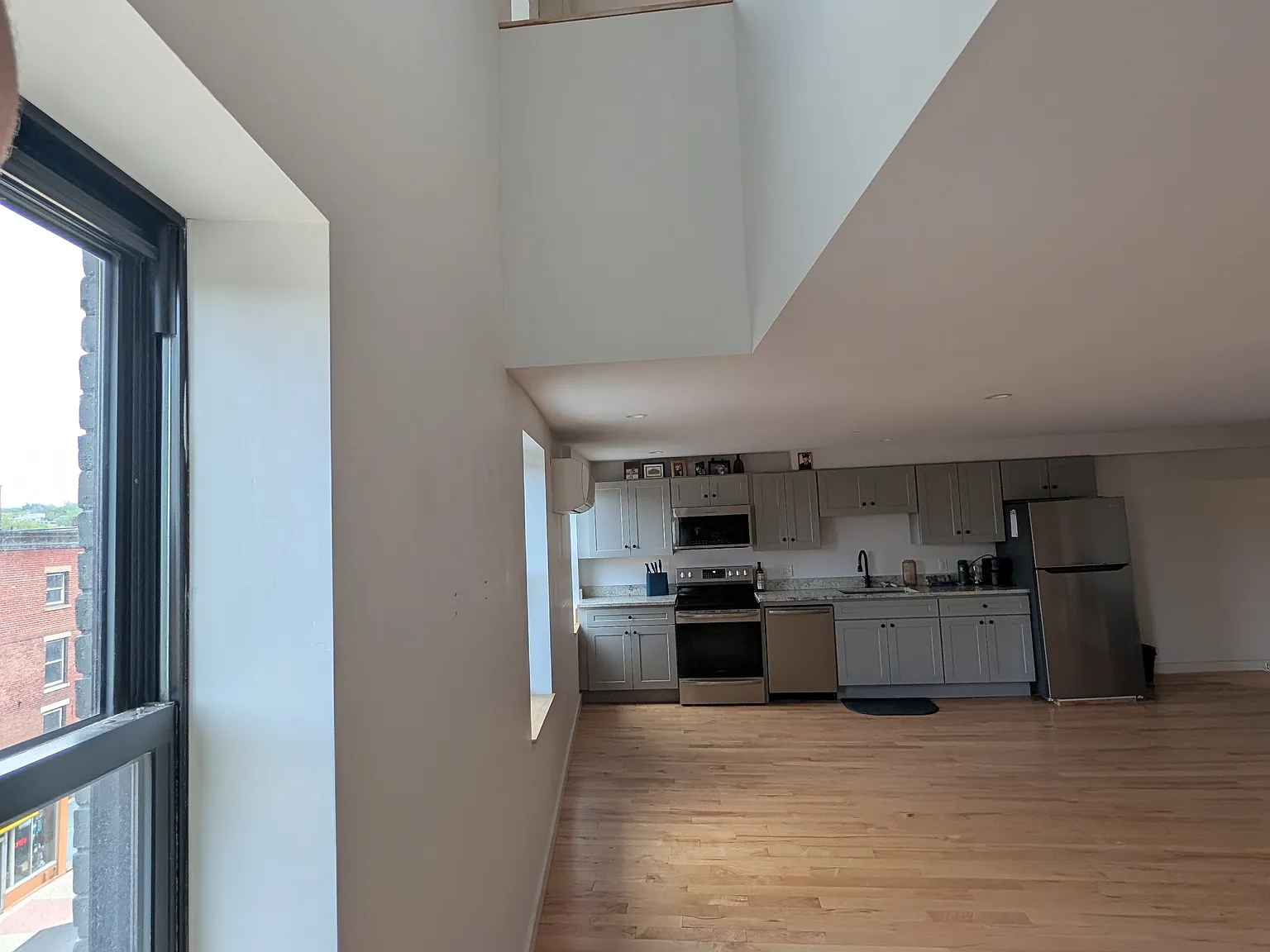 1 bed, 1.5 bath, 1100 sqft, $2,100 — Photo 4