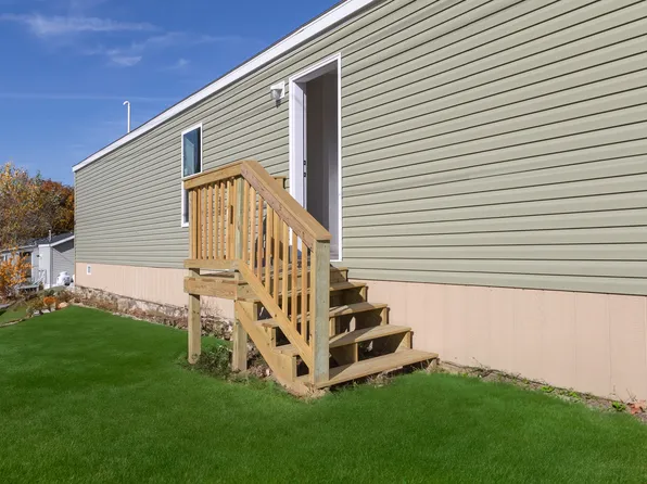 14 Shadow Ln, Holden, ME 04429