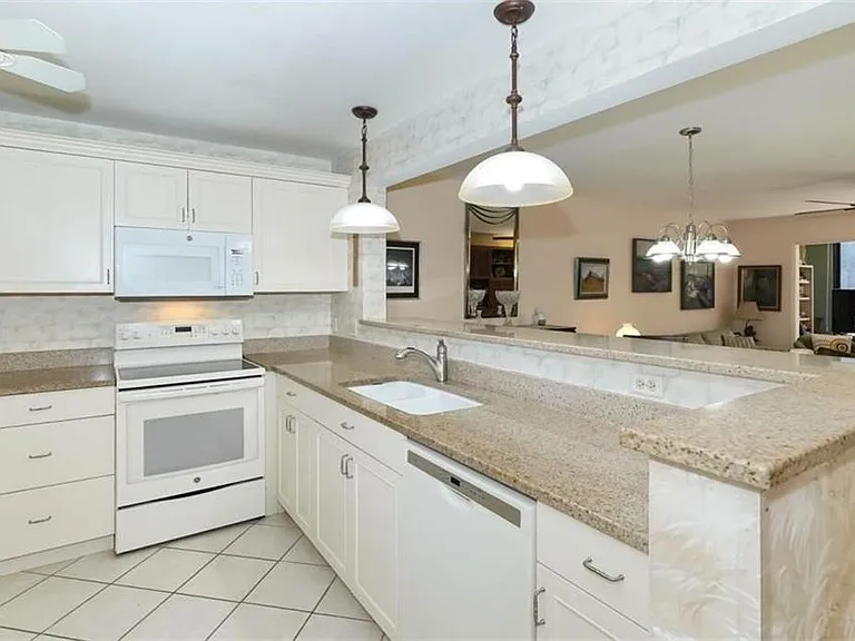 183 Pineneedle Dr — Photo 6