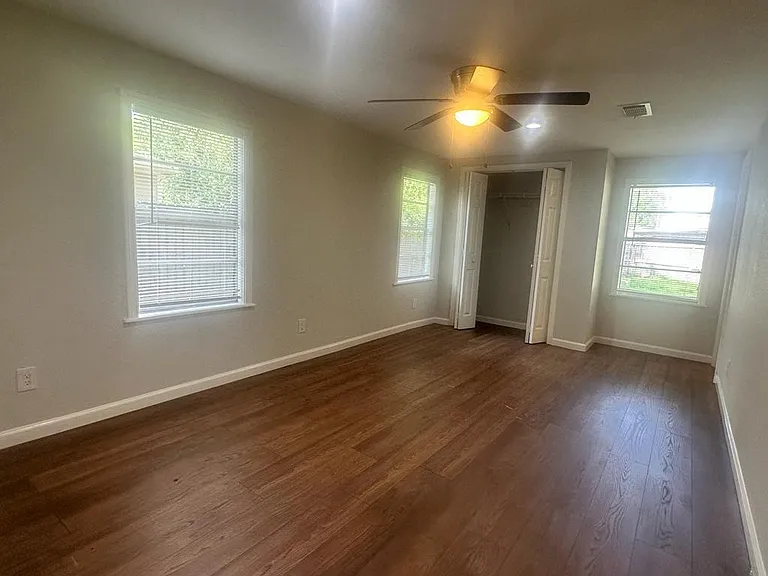 125 Kellum St — Photo 9