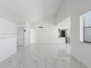 10010 NW 9th Street Cir APT 203, Miami, FL 33172