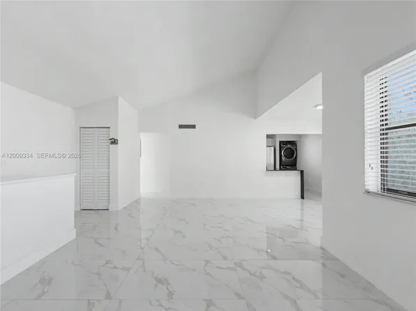 10010 NW 9th Street Cir APT 203, Miami, FL 33172