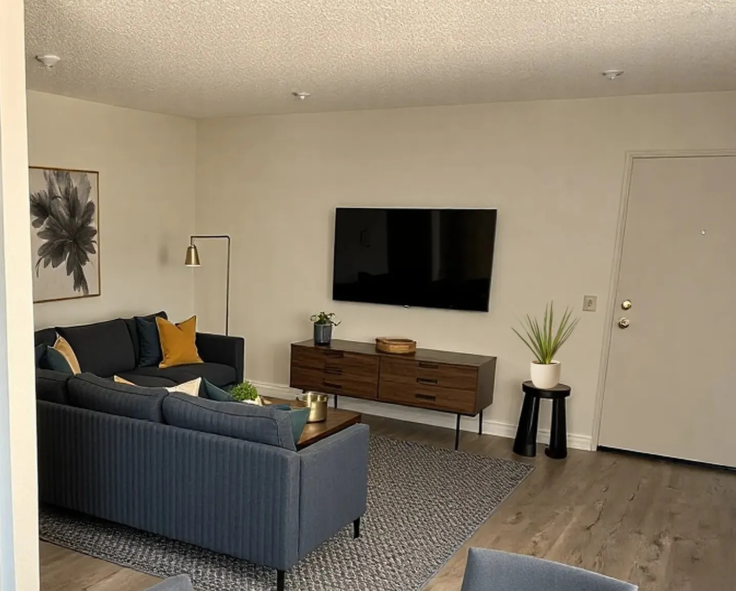 Del Rey Vista Apartments — Photo 2
