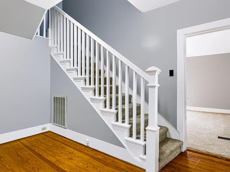305 Church St — Photo 3