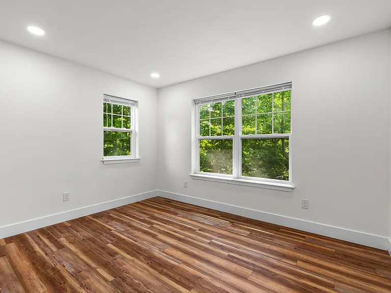 435 Hiscock St — Photo 11