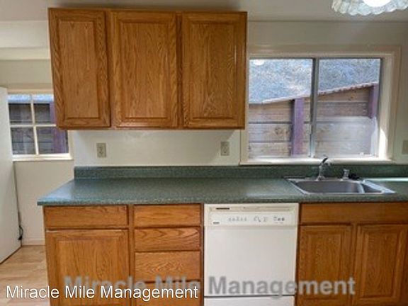 4th image of 19 Rosemont Ave