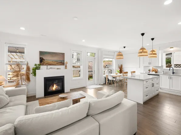 34853 McMillan Pl, Abbotsford, BC V3G 0E7