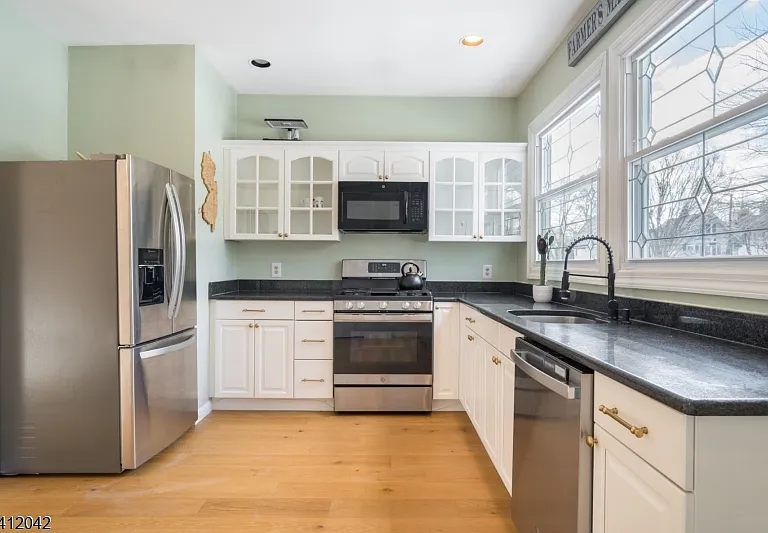30 Sussex Ave #1 — Photo 9