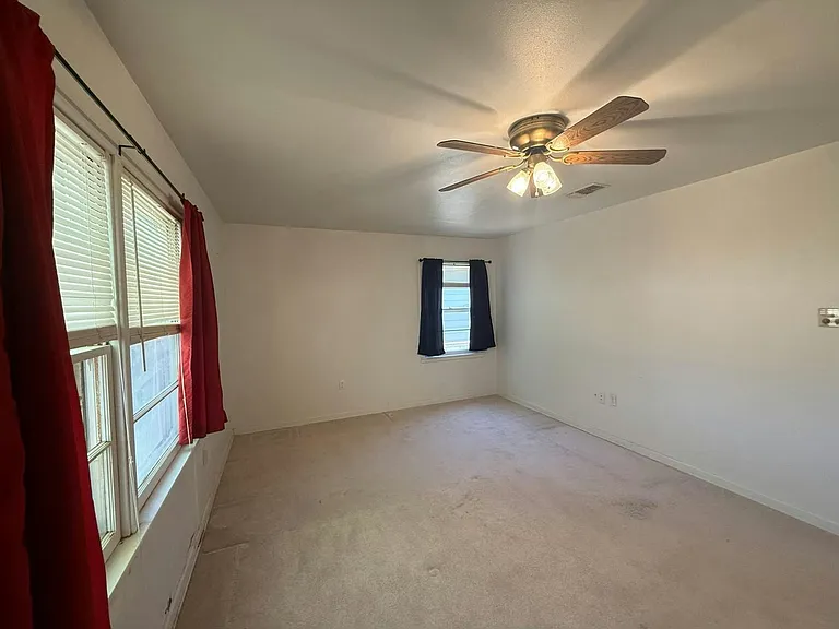 107 Avenue G — Photo 35